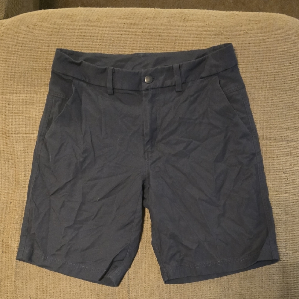 Mens Size 30 Lululemon Classic Commission shorts 9"